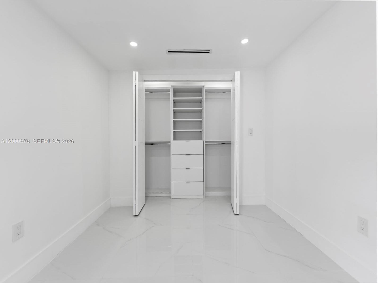 RIO NUEVO ISLE - Residential