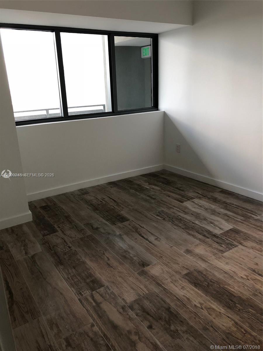 650 NE 32nd St 4005