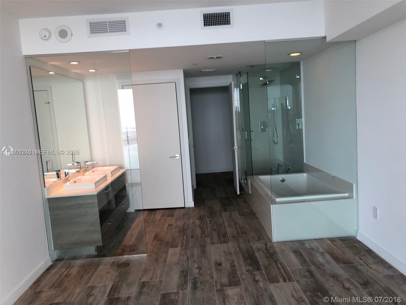 650 NE 32nd St 4005