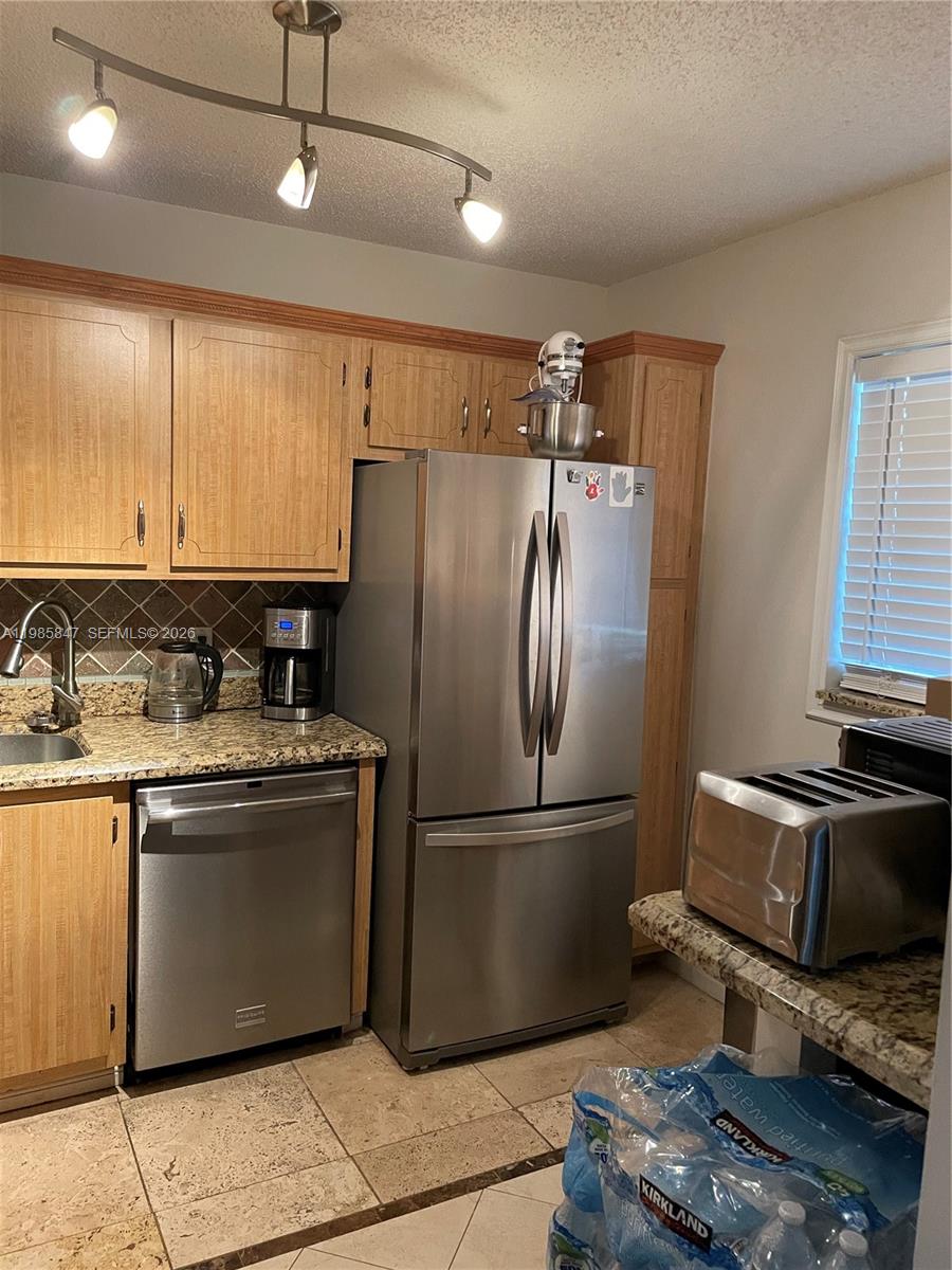 LAGO DEL REY CONDO - Residential