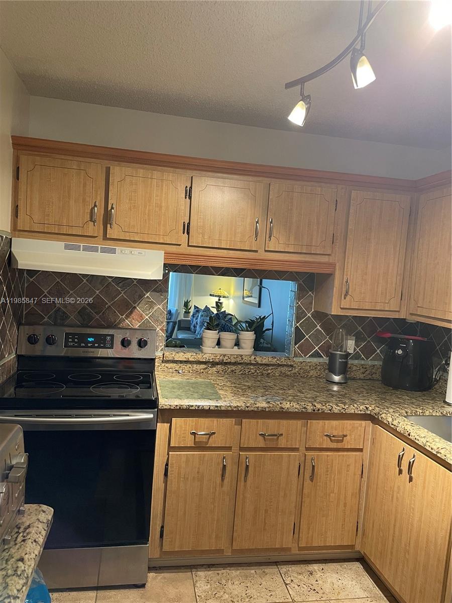 LAGO DEL REY CONDO - Residential