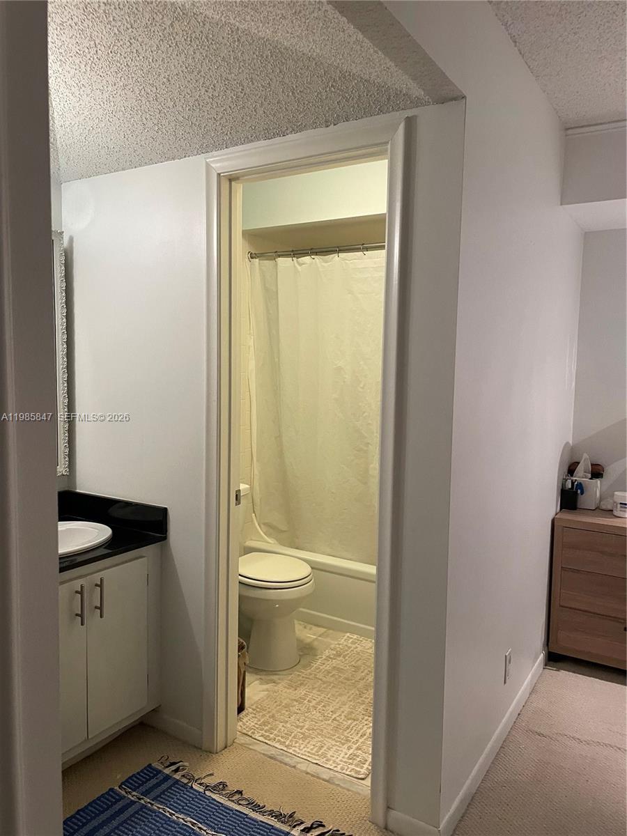 LAGO DEL REY CONDO - Residential