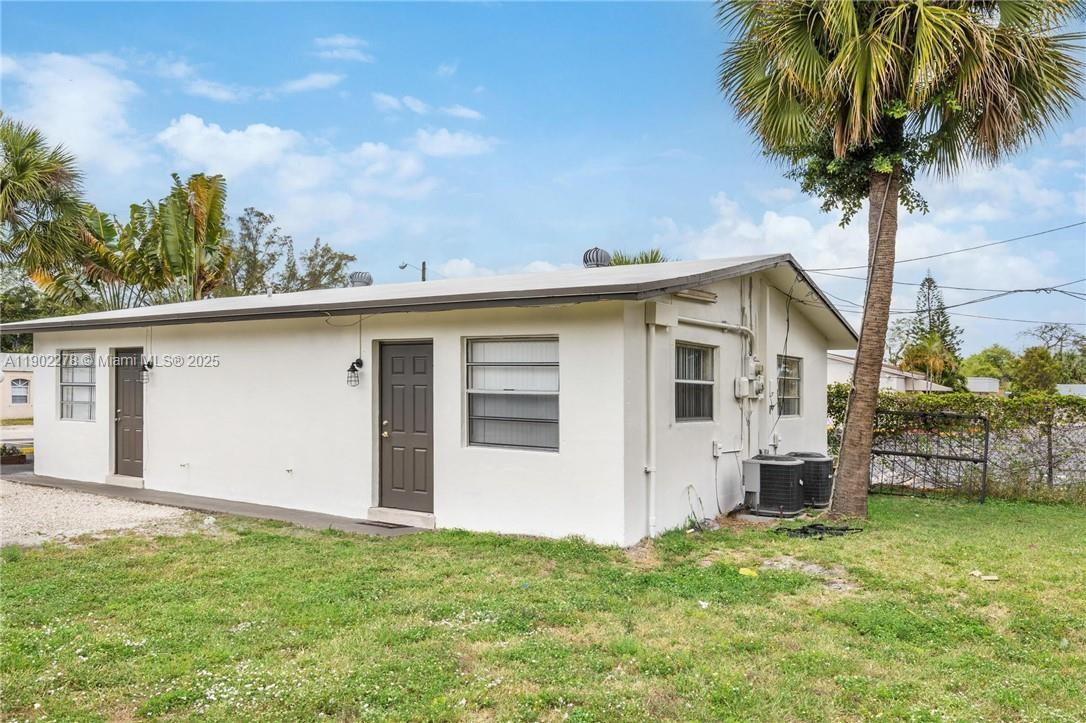 COLLIER GROVES - Residential Lease