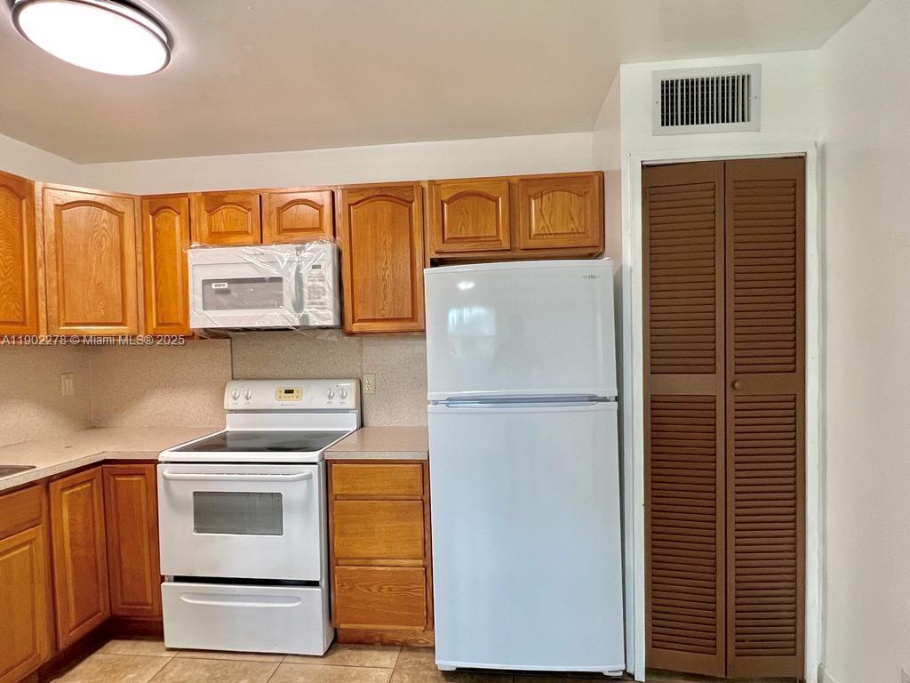 COLLIER GROVES - Residential Lease