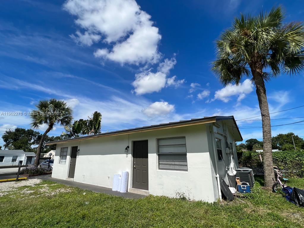 COLLIER GROVES - Residential Lease