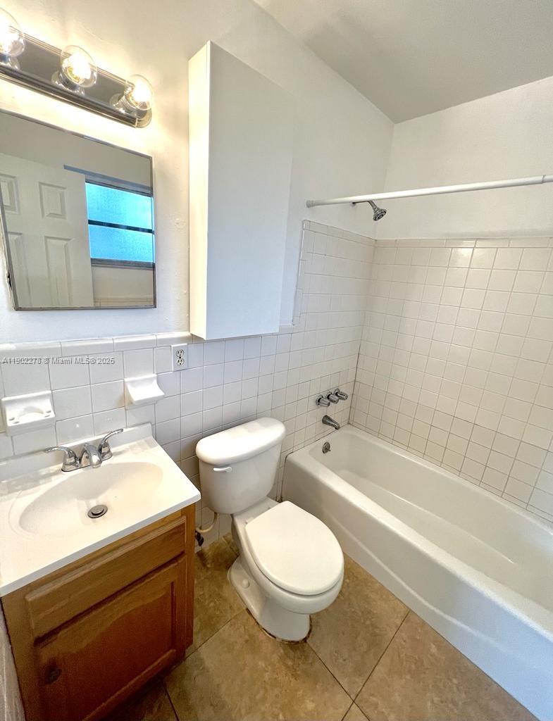 COLLIER GROVES - Residential Lease