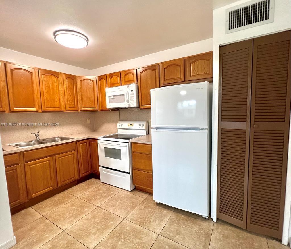 COLLIER GROVES - Residential Lease