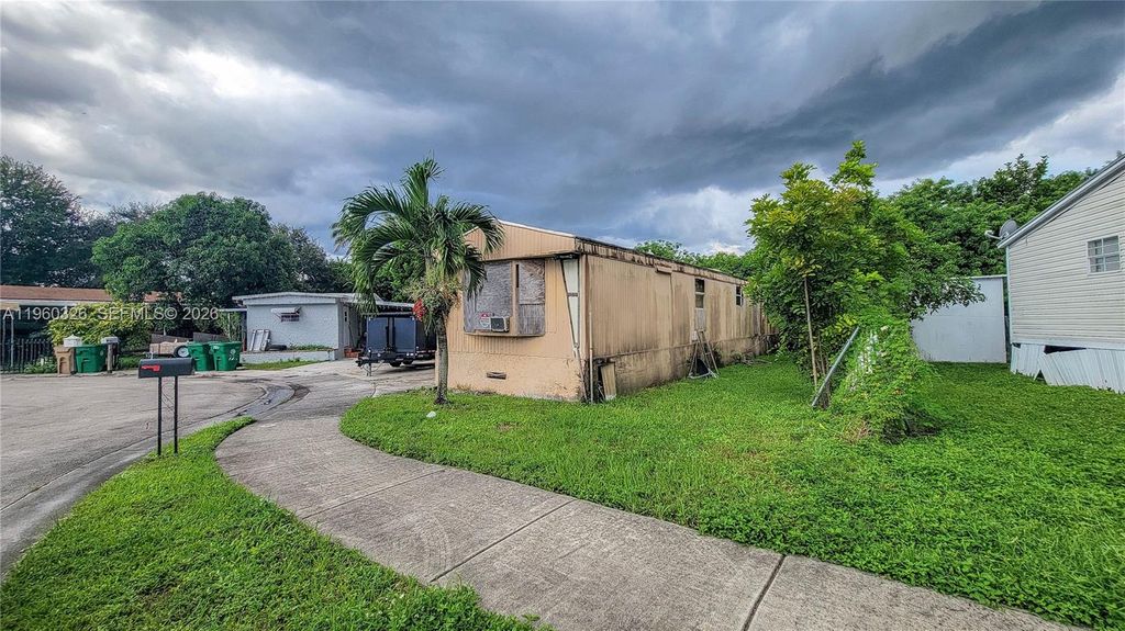 Photo of 721 SW 134th Ter, Davie, FL 33325 (MLS # A11960326)