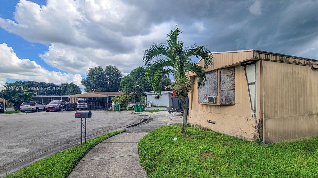 Photo of 721 SW 134th Ter, Davie, FL 33325 (MLS # A11960326)