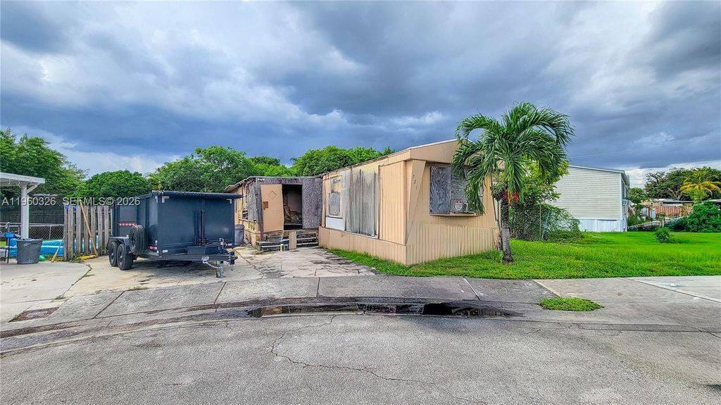 Photo of 721 SW 134th Ter, Davie, FL 33325 (MLS # A11960326)