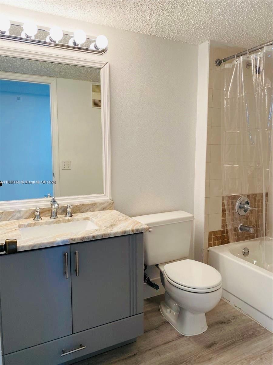 WINDWARD LAKES CONDO - Residential