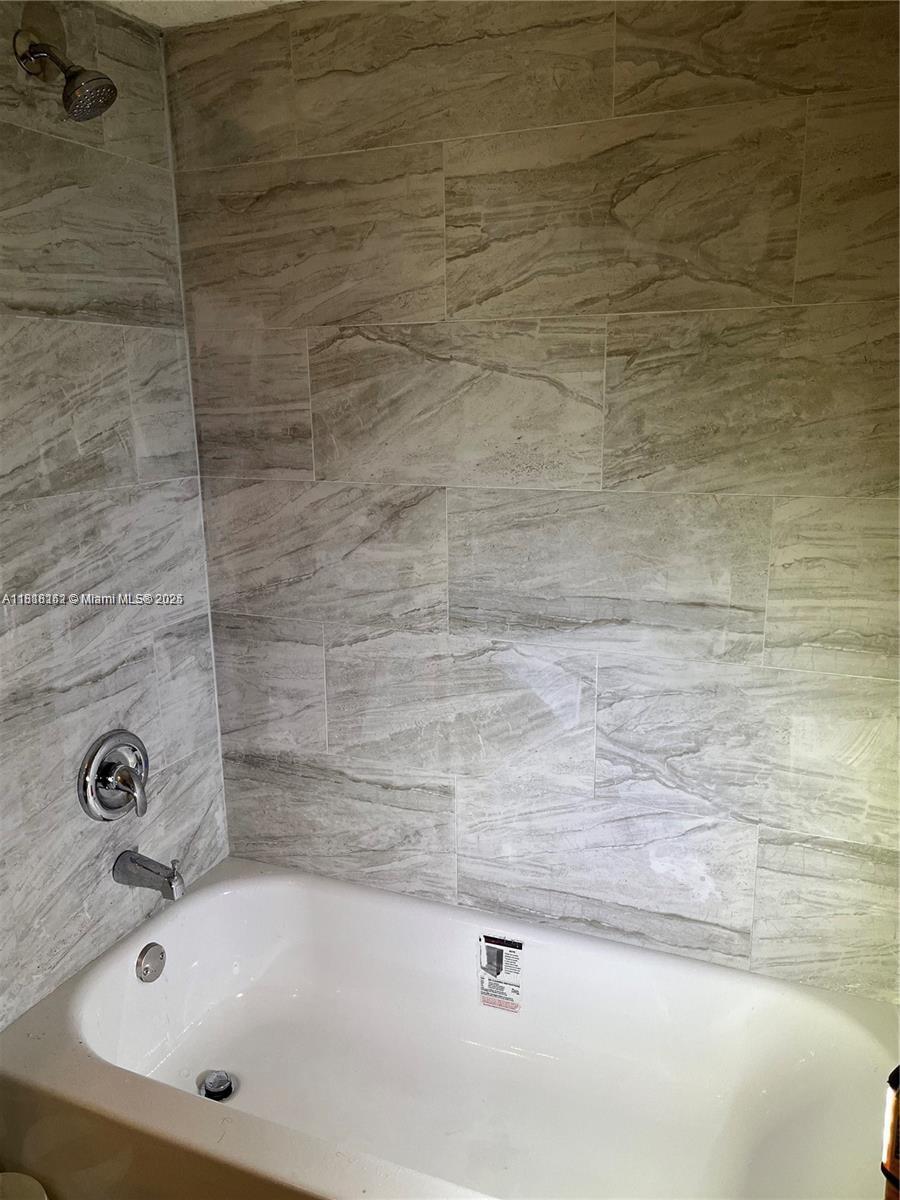 WINDWARD LAKES CONDO - Residential