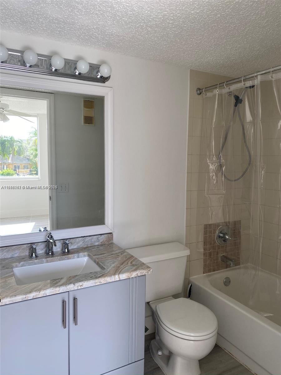 WINDWARD LAKES CONDO - Residential