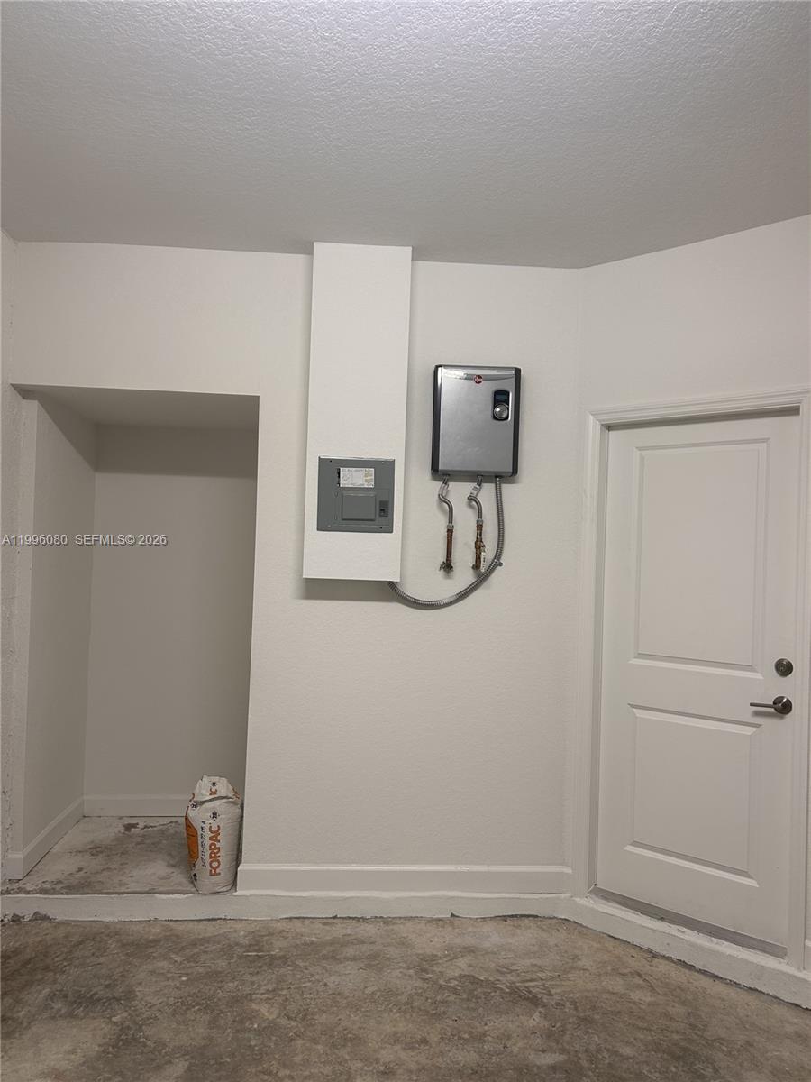 GOLF ESTS - Residential Lease