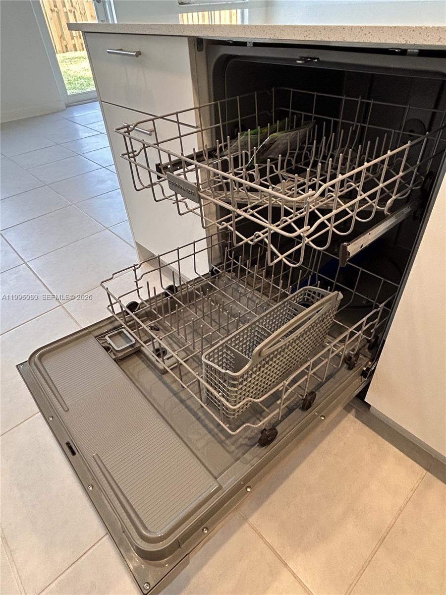 GOLF ESTS - Residential Lease