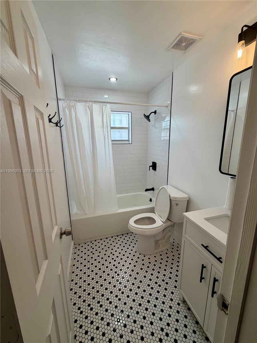 CASTILIAN COURT - Residential