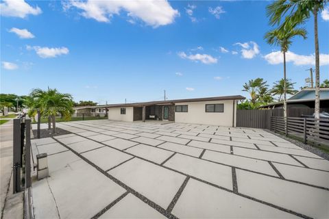 Photo of 421 W 55th Pl, Hialeah, FL 33012 (MLS # A11878170) Photo of 421 W 55th Pl, Hialeah, FL 33012 (MLS # A11878170)