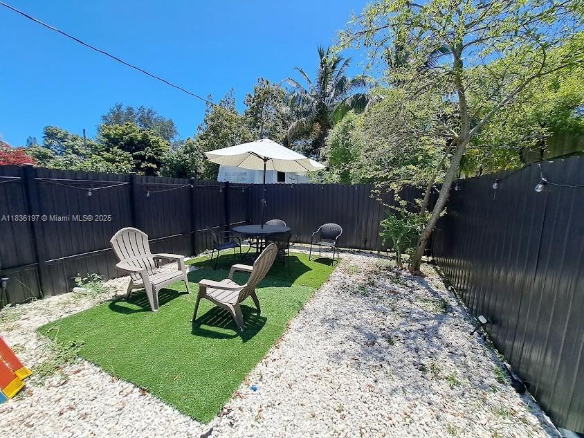 This beautiful efficiency is completely furnished and remodeled. It features impact-resistant windows and doors, as well as a lovely, private, fenced backyard with a barbecue area. Great location, as it is within walking distance to Barry University and near the I-95 expressway. The rent includes all utilities (water, sewer, electricity, and Wi-Fi).
