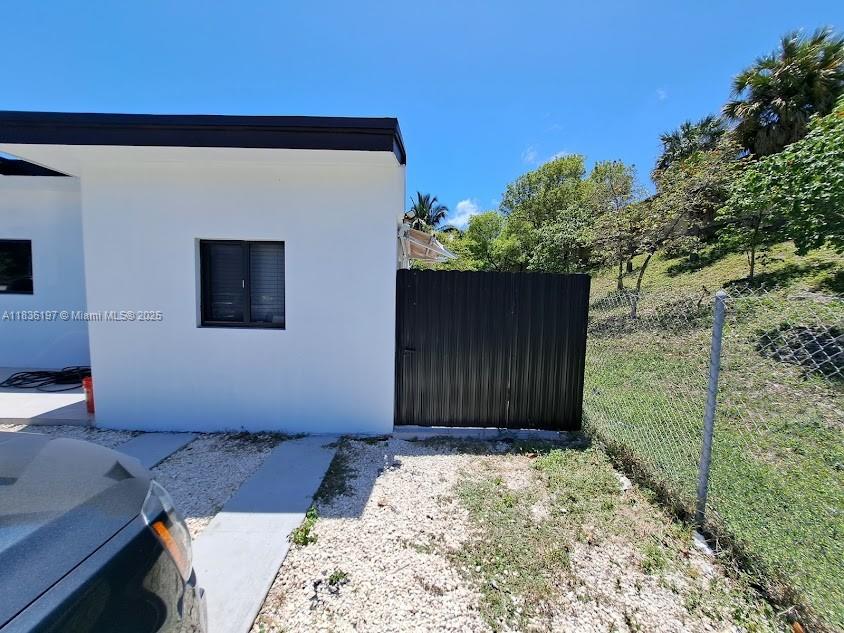 610 NW 111th St 1