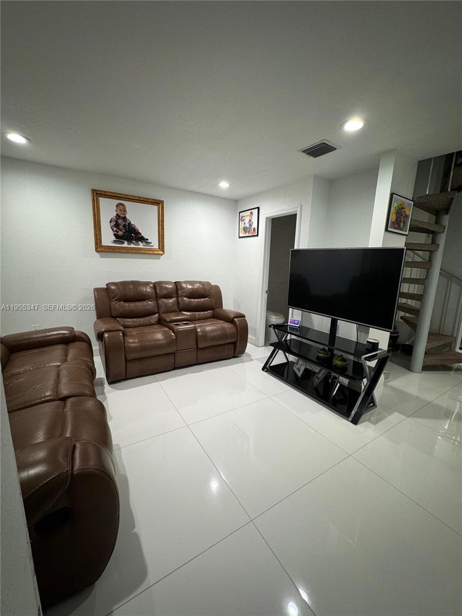 KENDALE WOODS NORTH CONDO - Residential