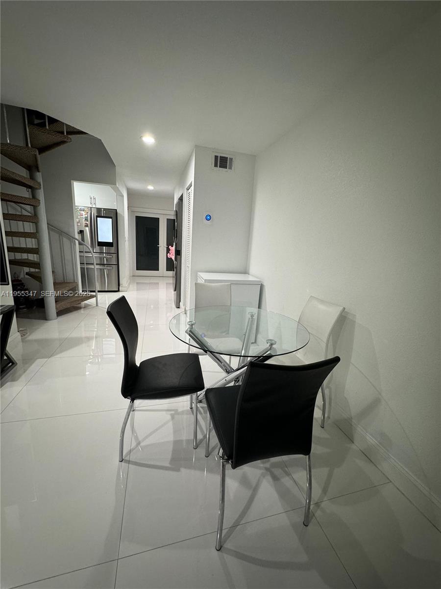 KENDALE WOODS NORTH CONDO - Residential