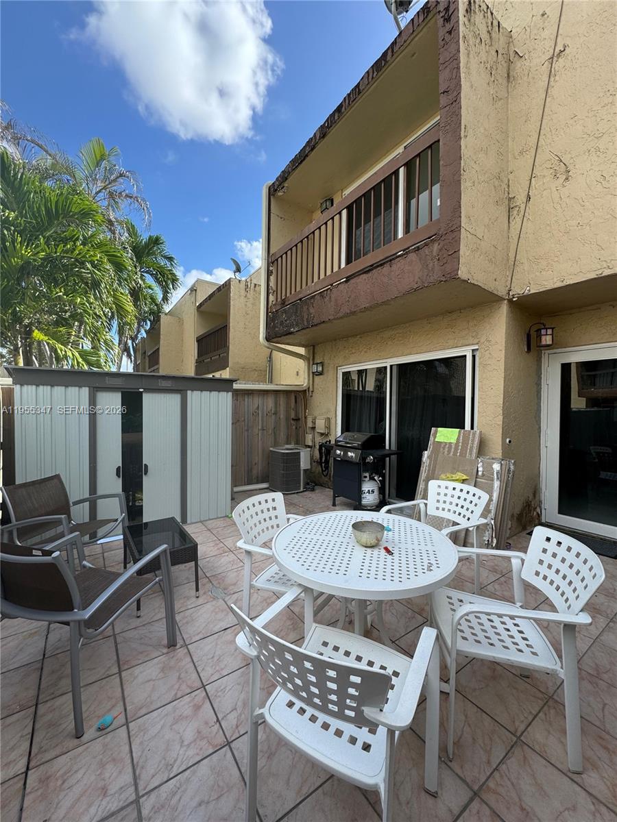 KENDALE WOODS NORTH CONDO - Residential