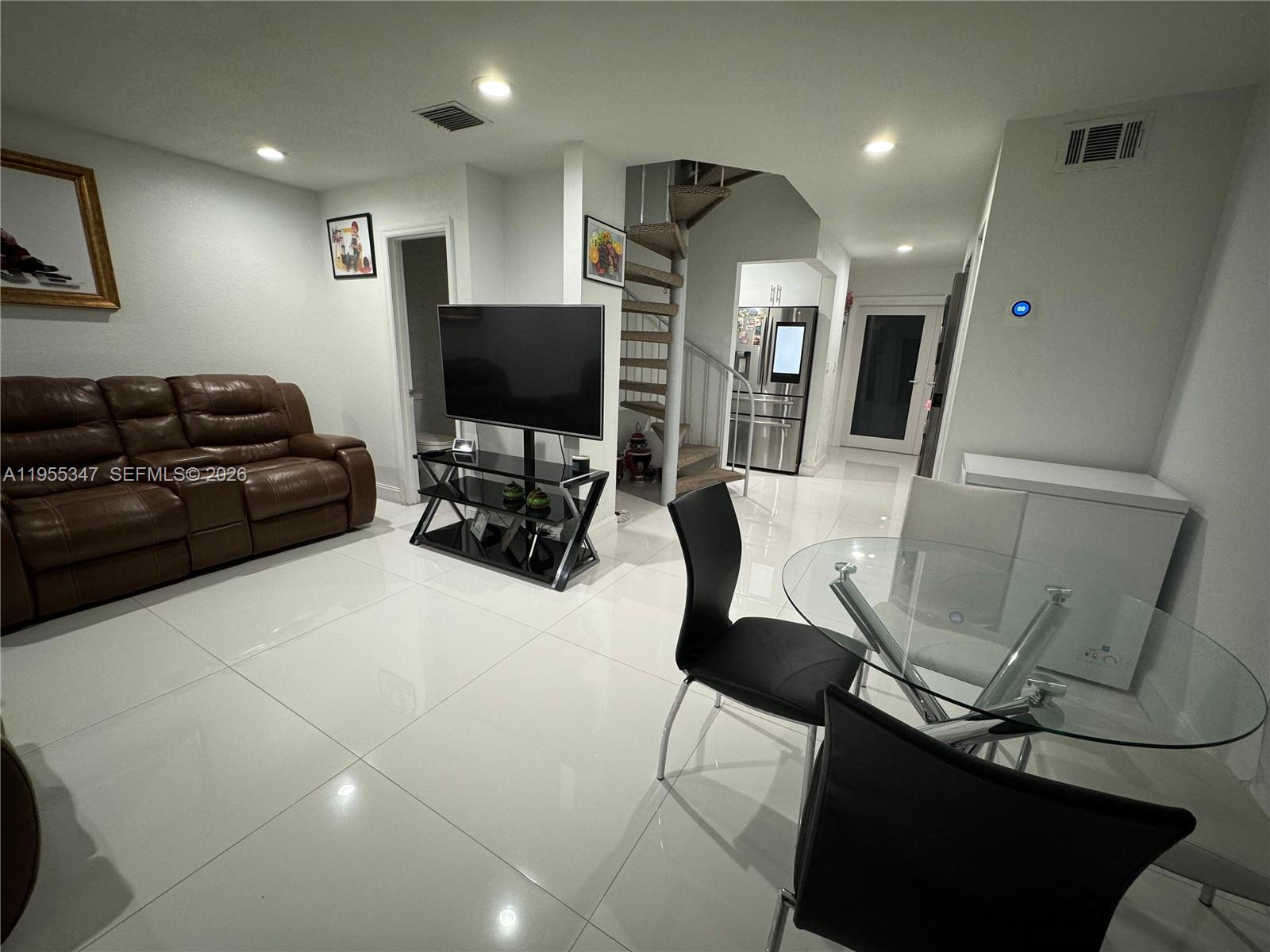 KENDALE WOODS NORTH CONDO - Residential