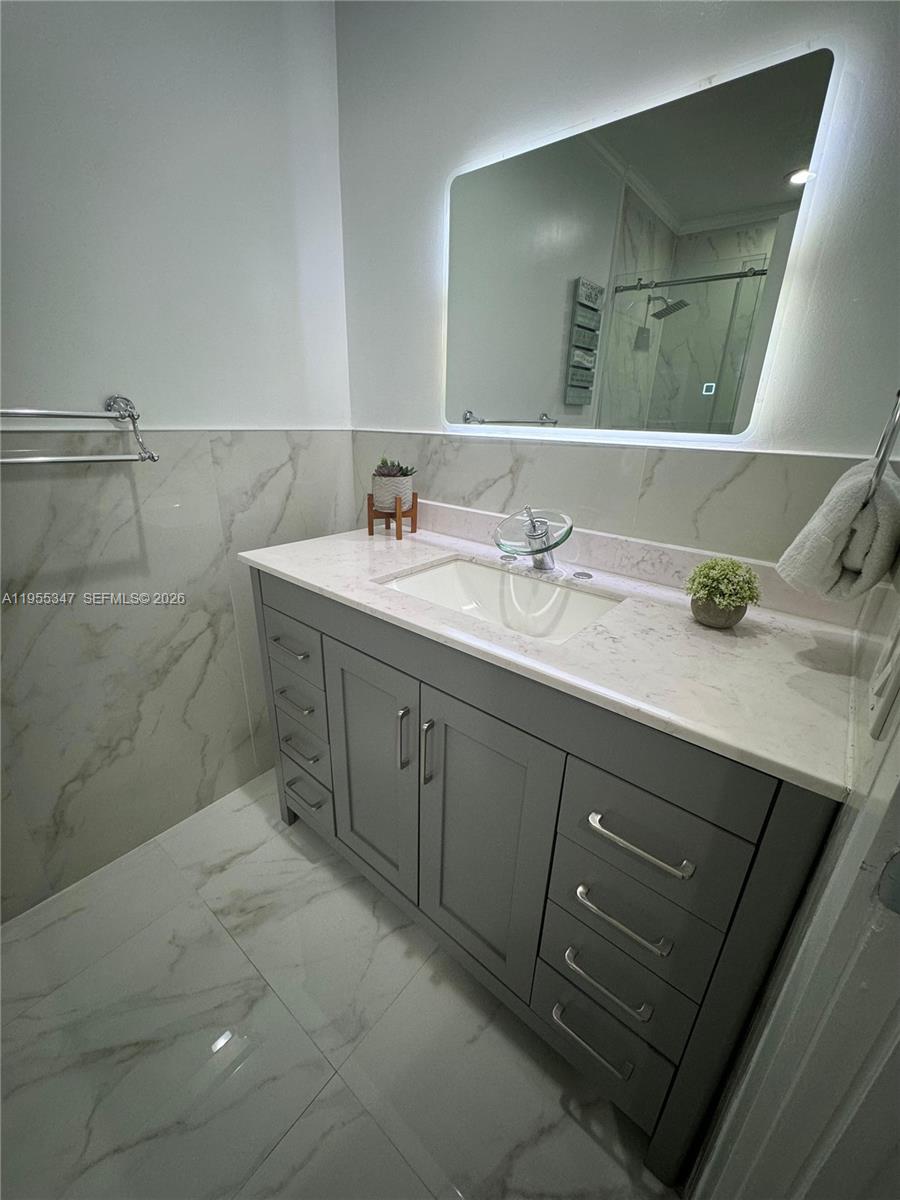 KENDALE WOODS NORTH CONDO - Residential