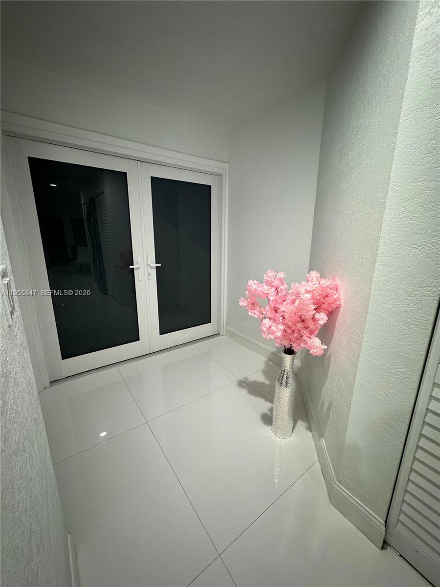 KENDALE WOODS NORTH CONDO - Residential