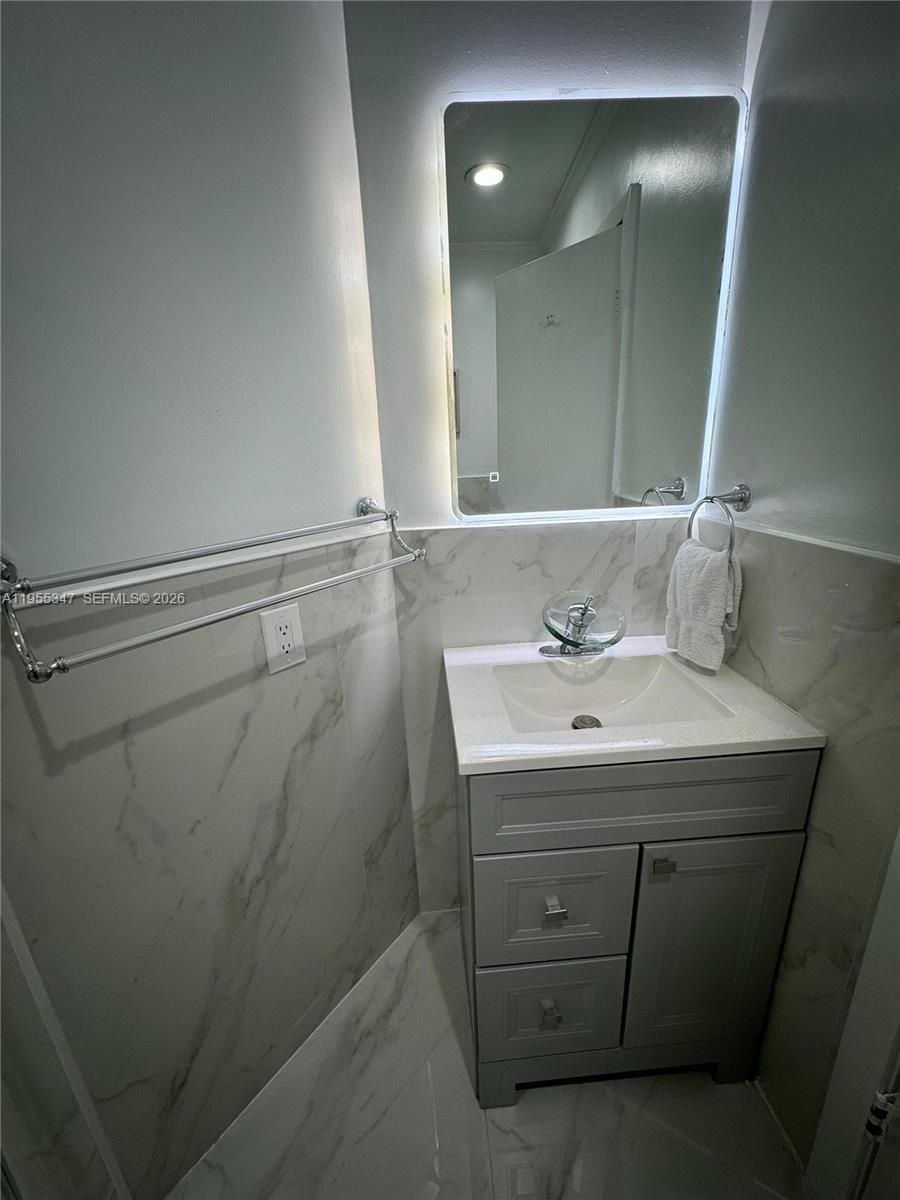 KENDALE WOODS NORTH CONDO - Residential