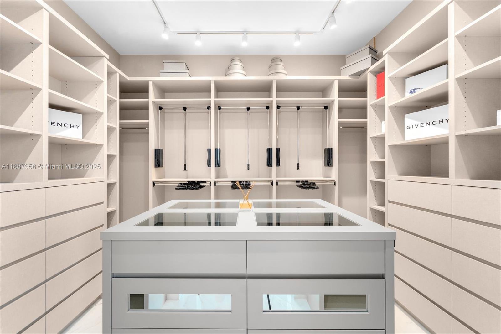 MARINA PALMS RESIDENCES N - Residential