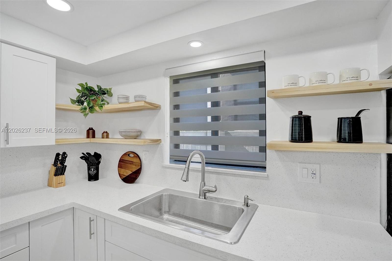 HOLLYWOOD LAKES SECTION - Residential
