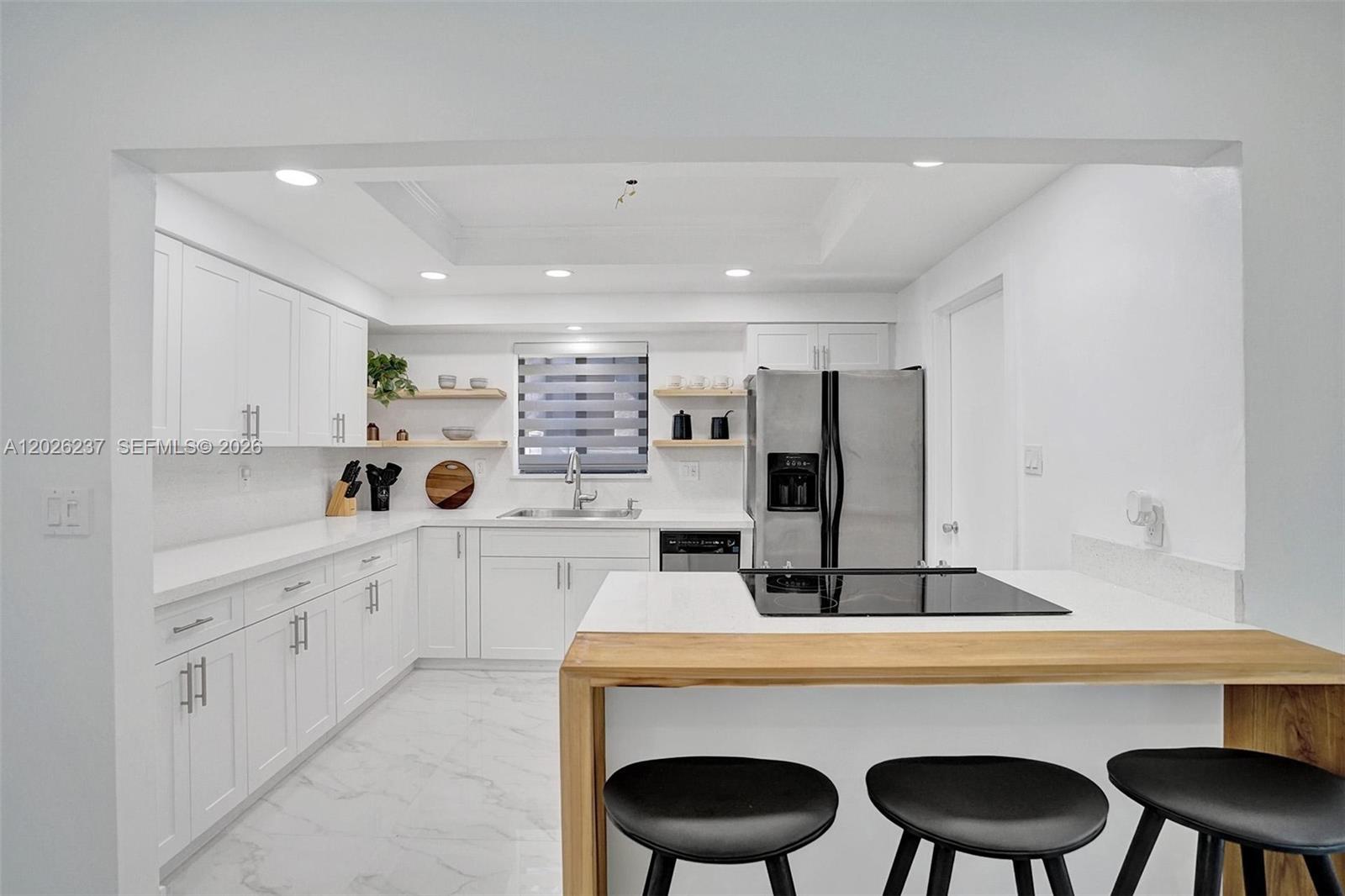 HOLLYWOOD LAKES SECTION - Residential