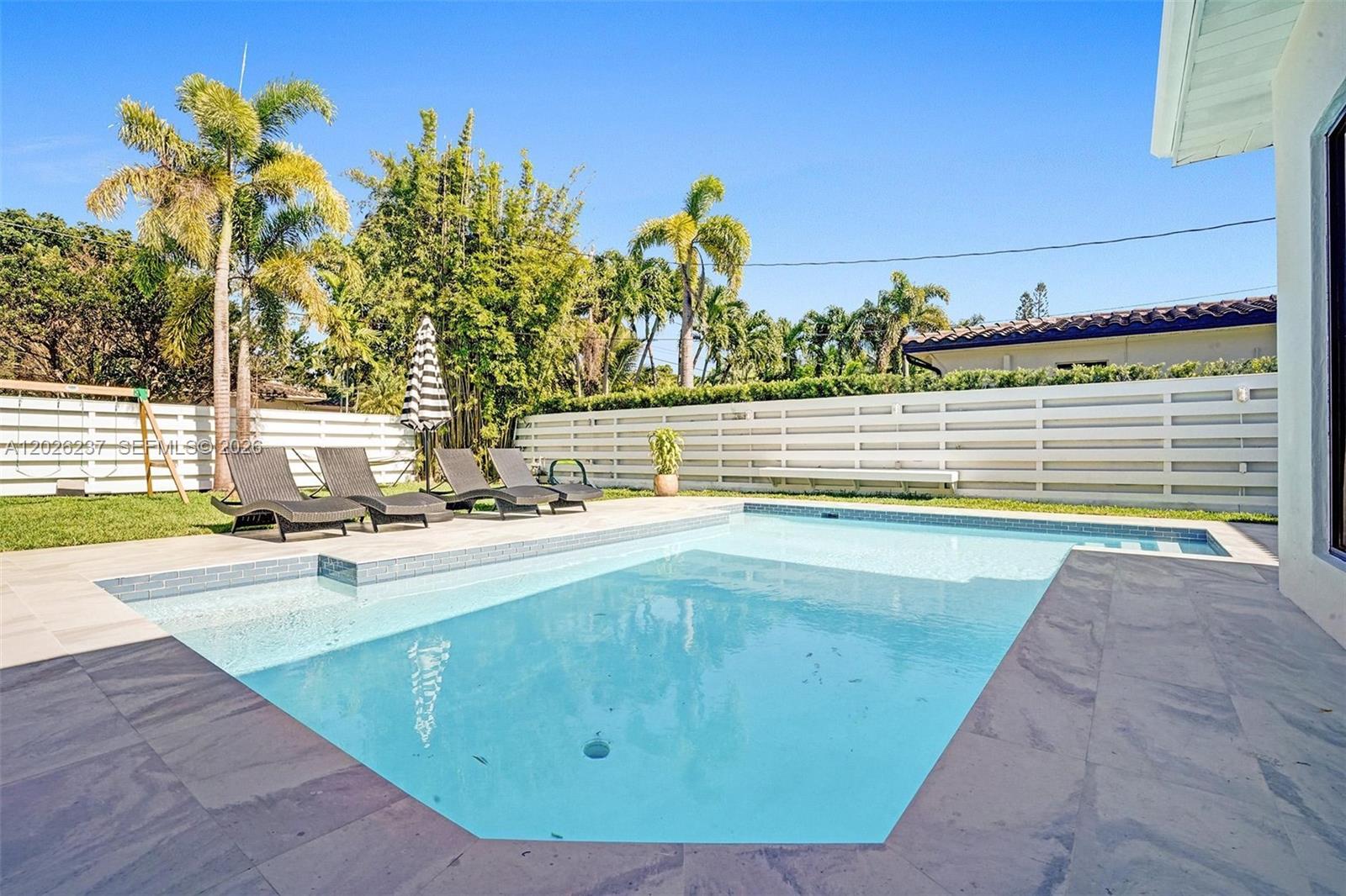 HOLLYWOOD LAKES SECTION - Residential