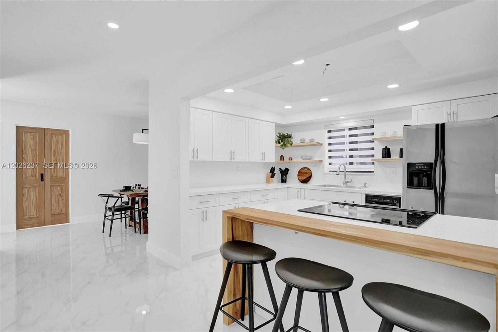 HOLLYWOOD LAKES SECTION - Residential