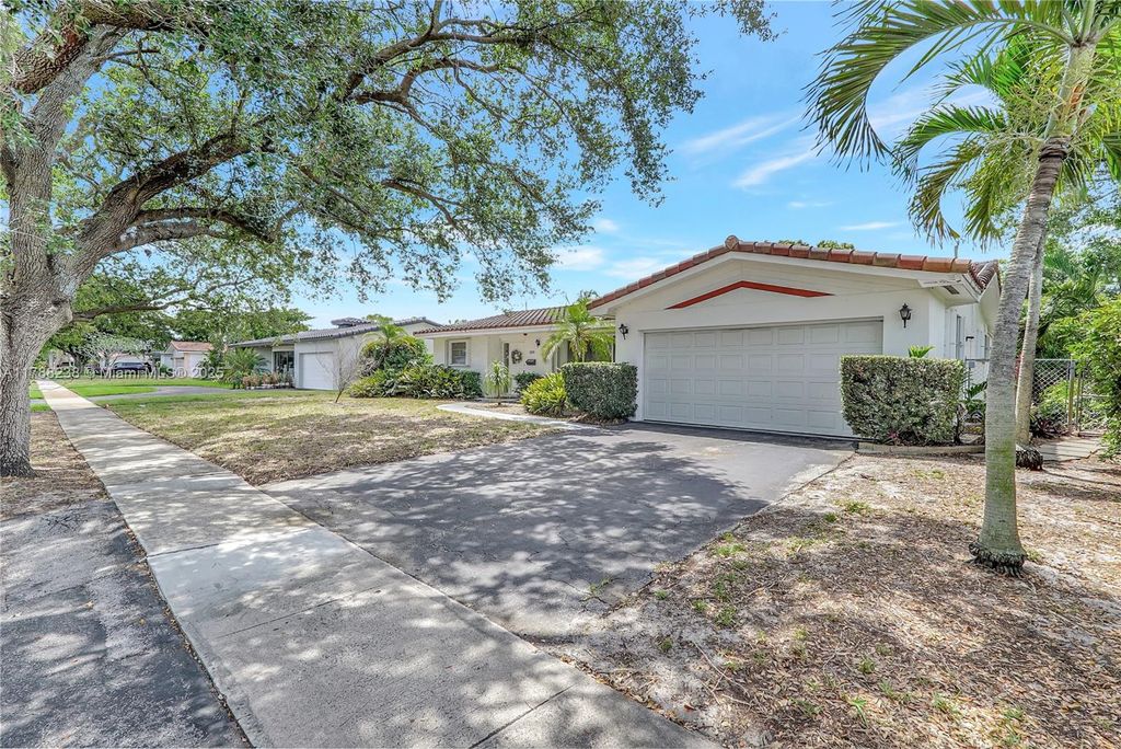 Photo of 5220 Monroe St, Hollywood, FL 33021 (MLS # A11788238)