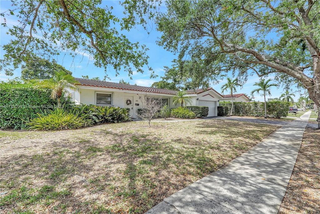 Photo of 5220 Monroe St, Hollywood, FL 33021 (MLS # A11788238)