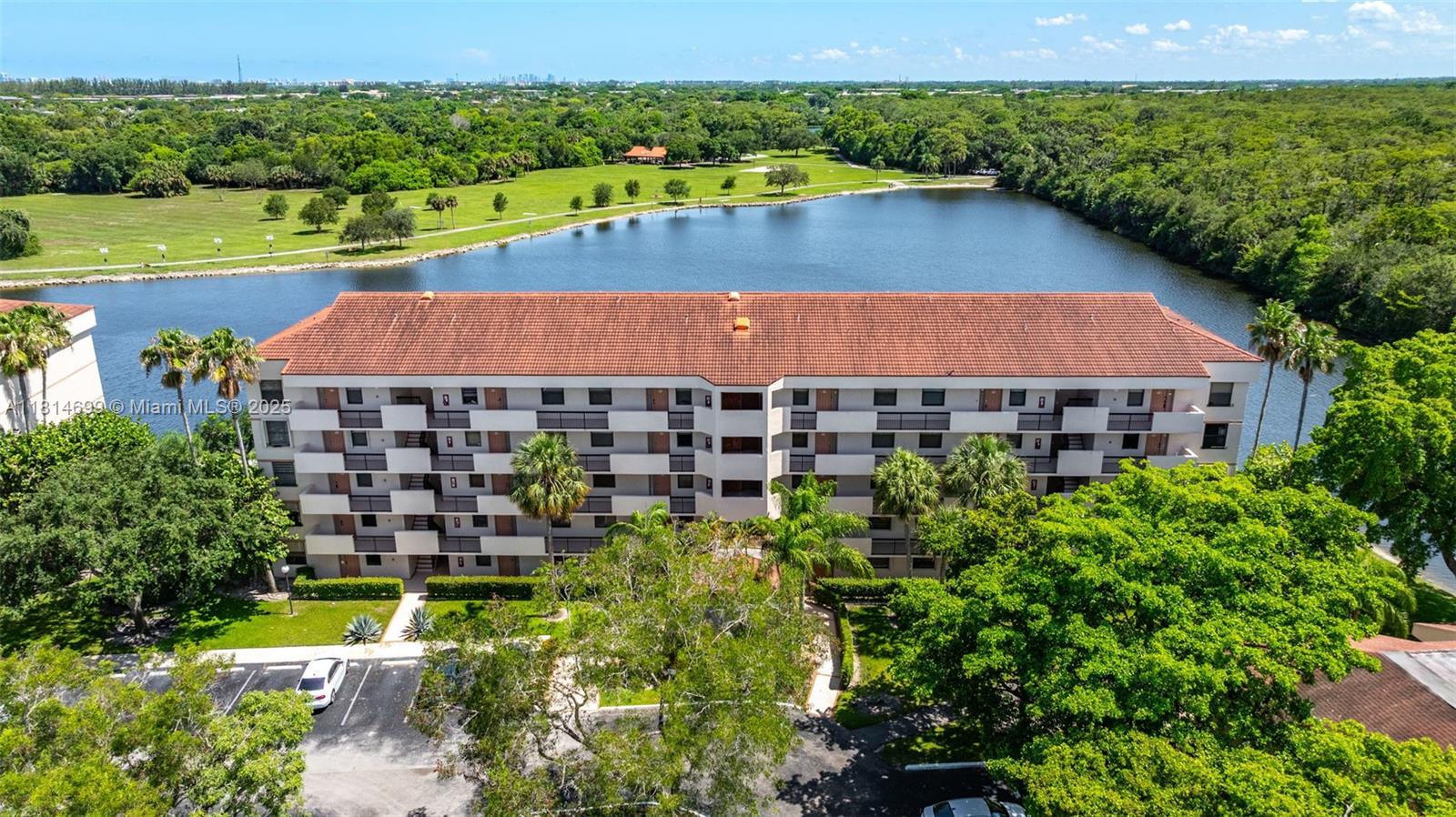 2768 S Carambola Cir S Cir 304, Coconut Creek, Broward County, Florida - 2 Bedrooms  
2 Bathrooms - 