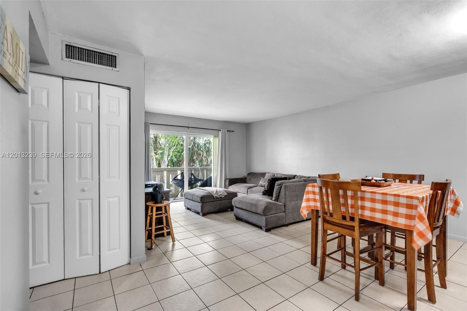 VILLAS OF MIAMI LAKES CON - Residential