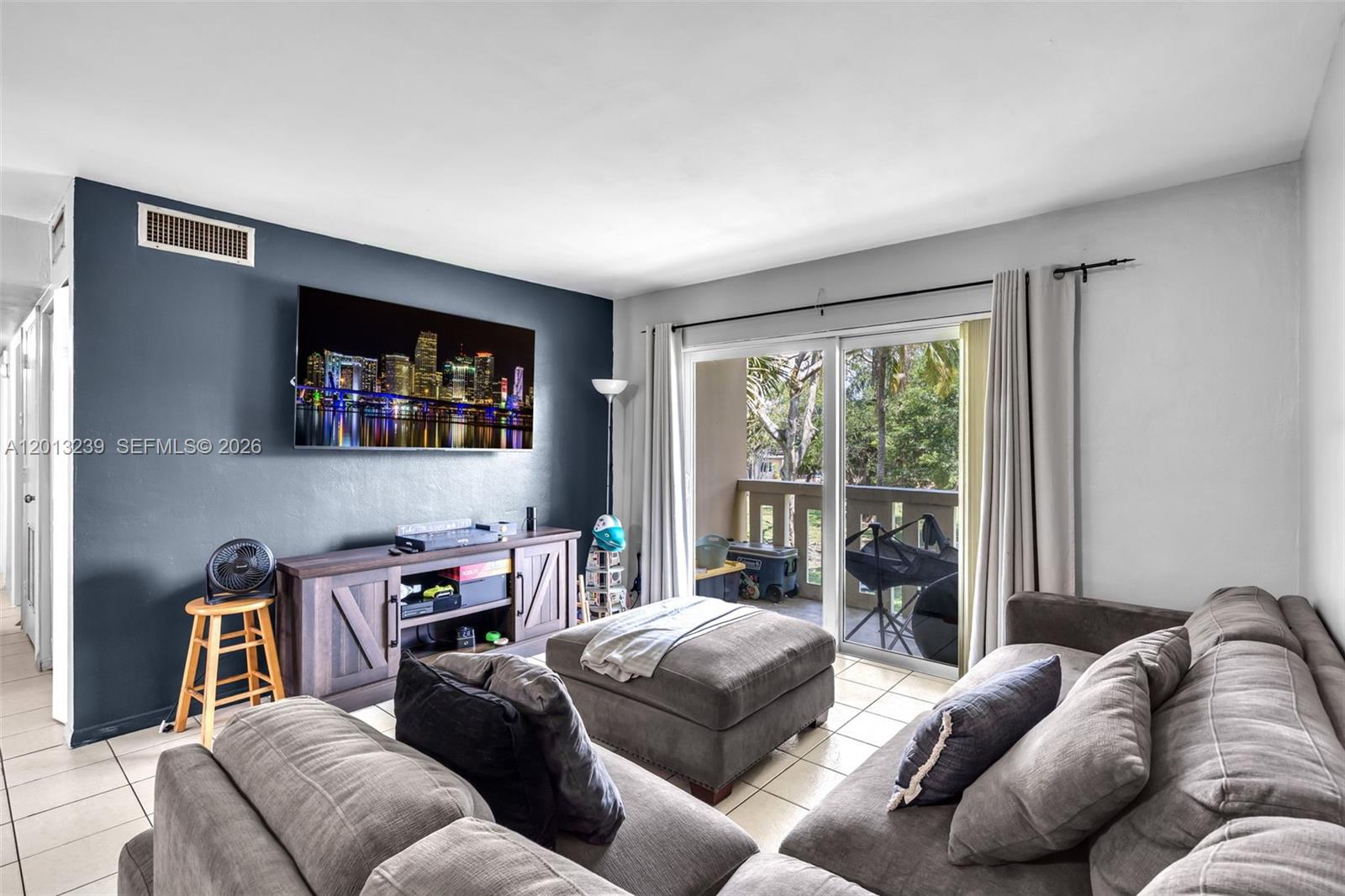 VILLAS OF MIAMI LAKES CON - Residential