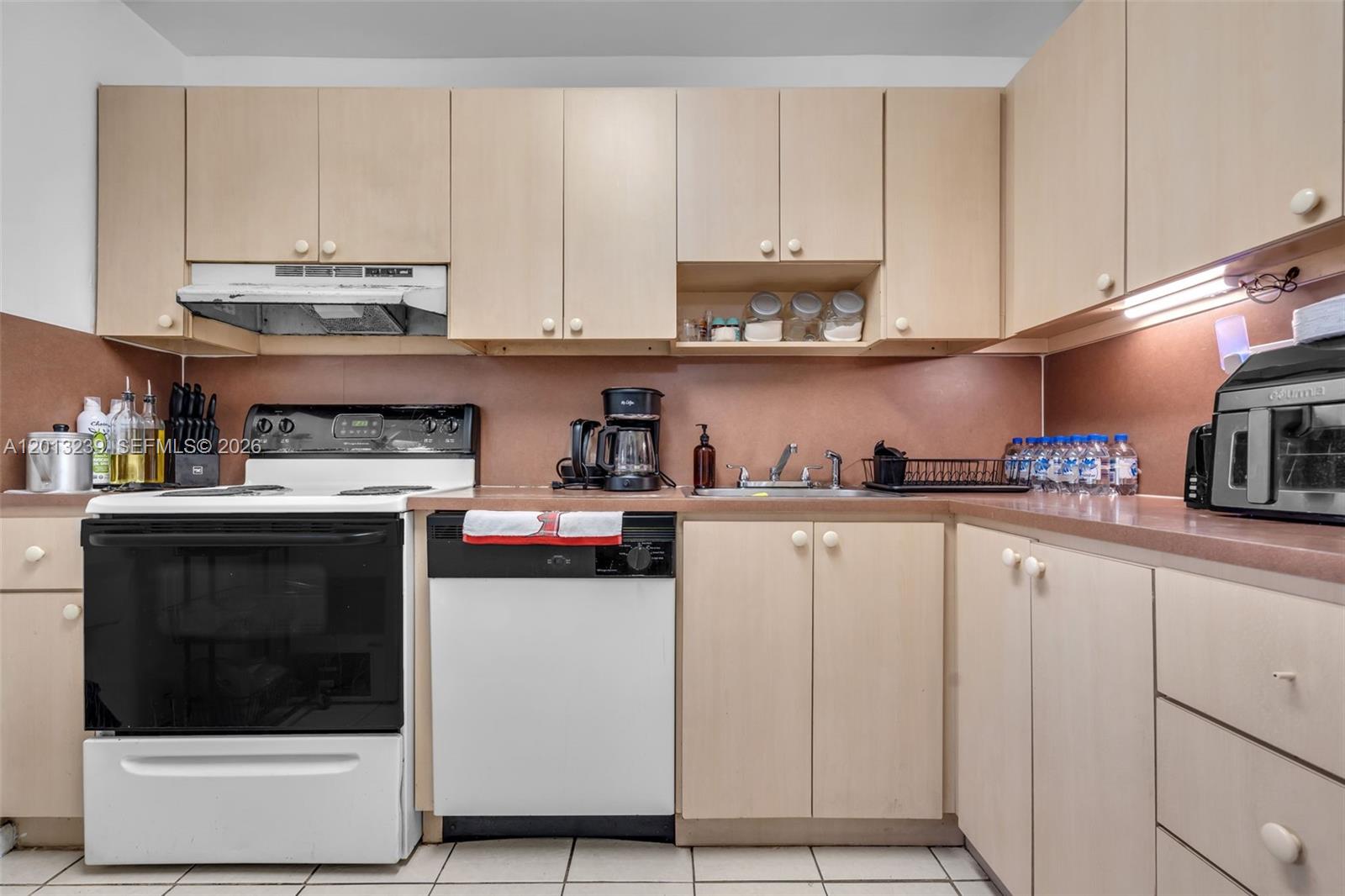 VILLAS OF MIAMI LAKES CON - Residential