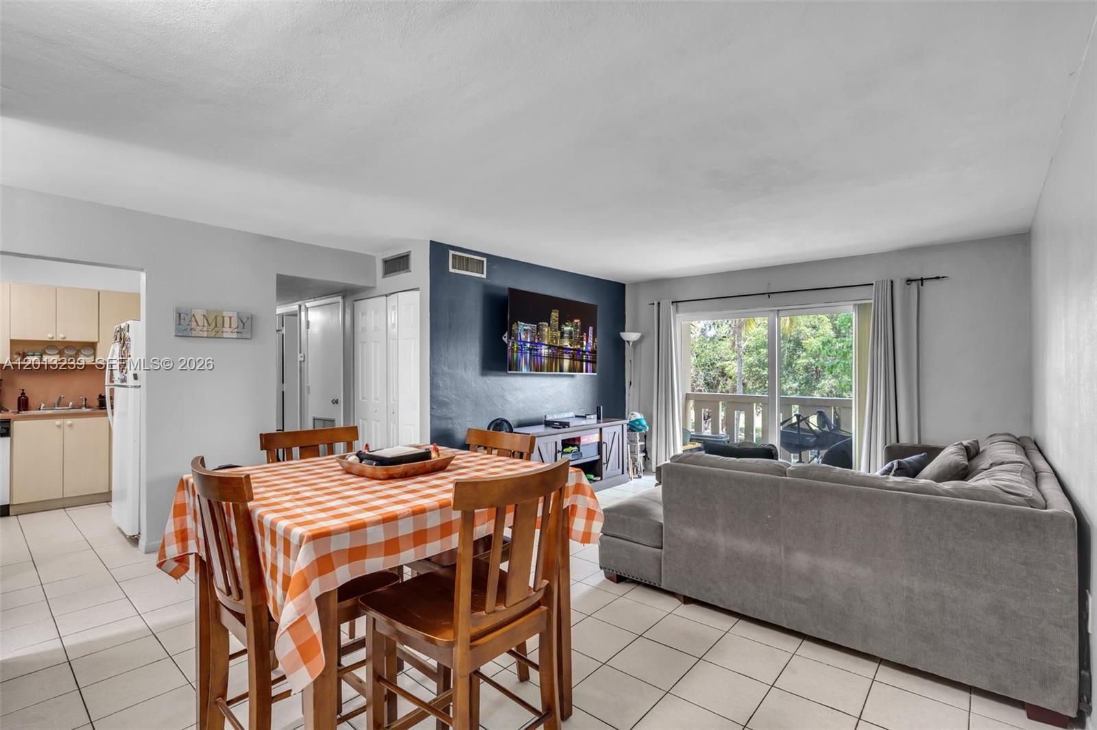 VILLAS OF MIAMI LAKES CON - Residential