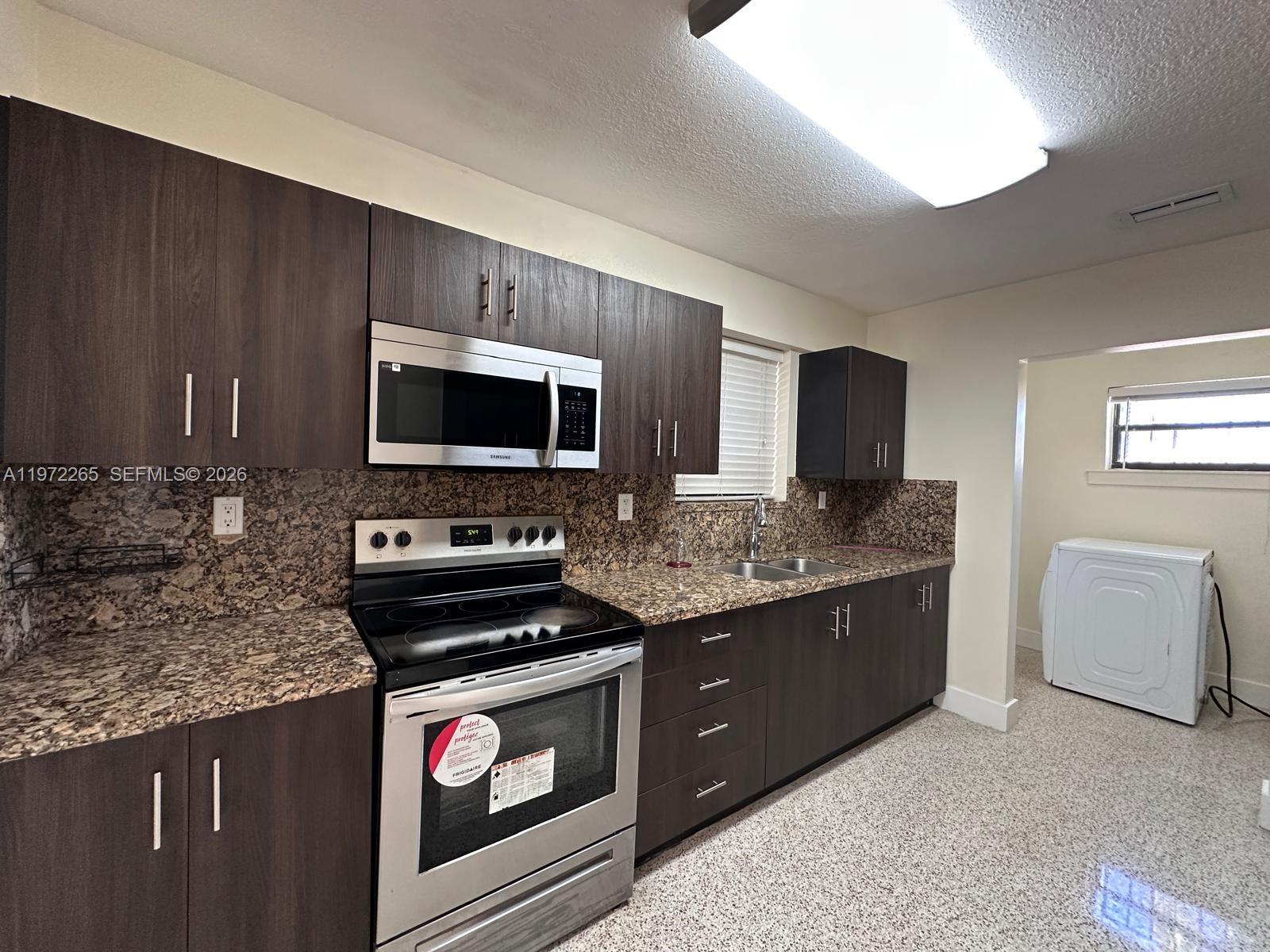 SCOTT LAKE MANOR SEC 5 - Residential Lease