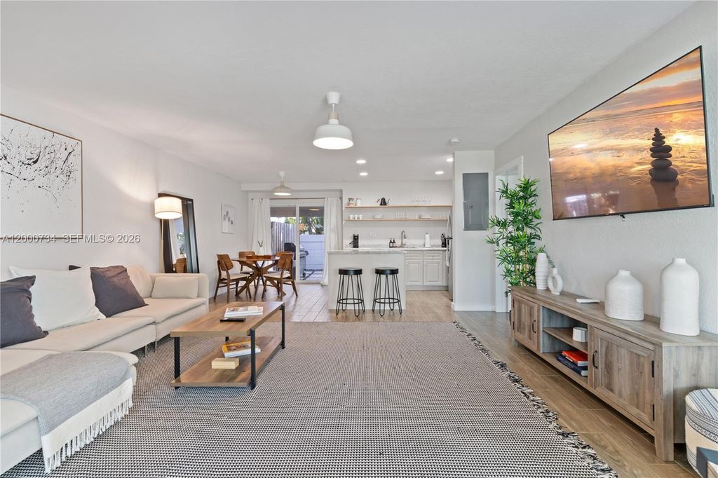 Photo of 300 SW 23rd St #2, Fort Lauderdale, FL 33315 (MLS # A12000734)