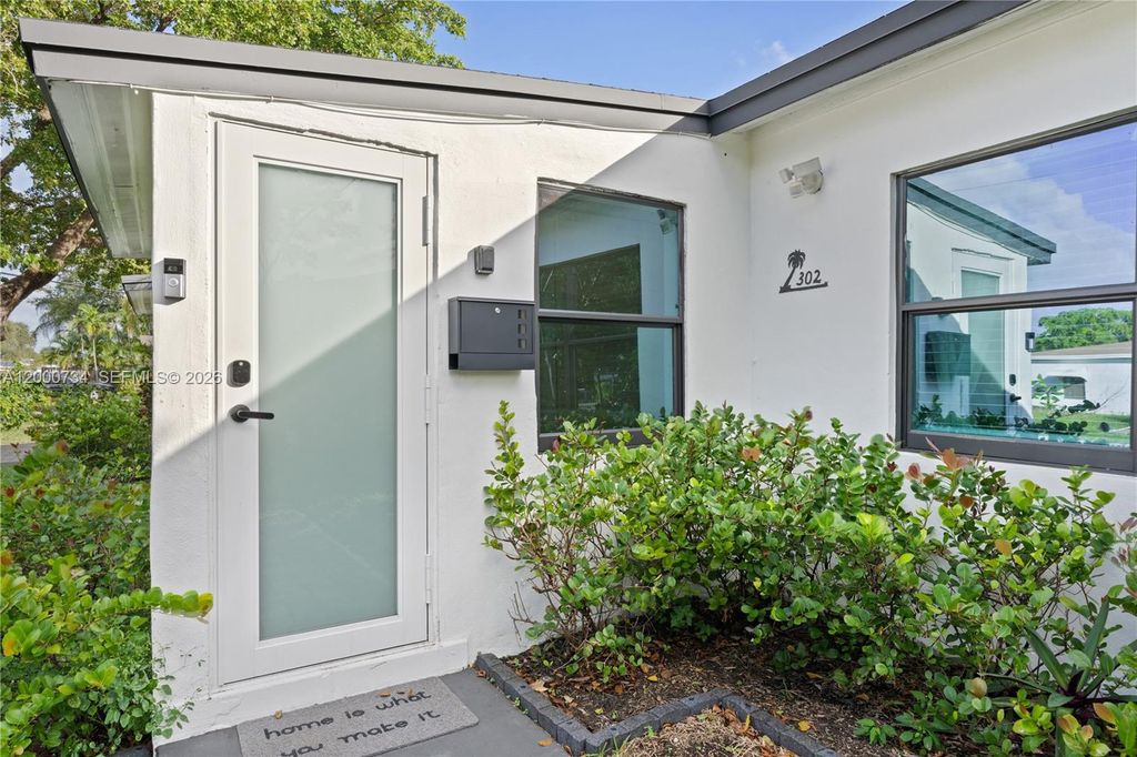 Photo of 300 SW 23rd St #2, Fort Lauderdale, FL 33315 (MLS # A12000734)