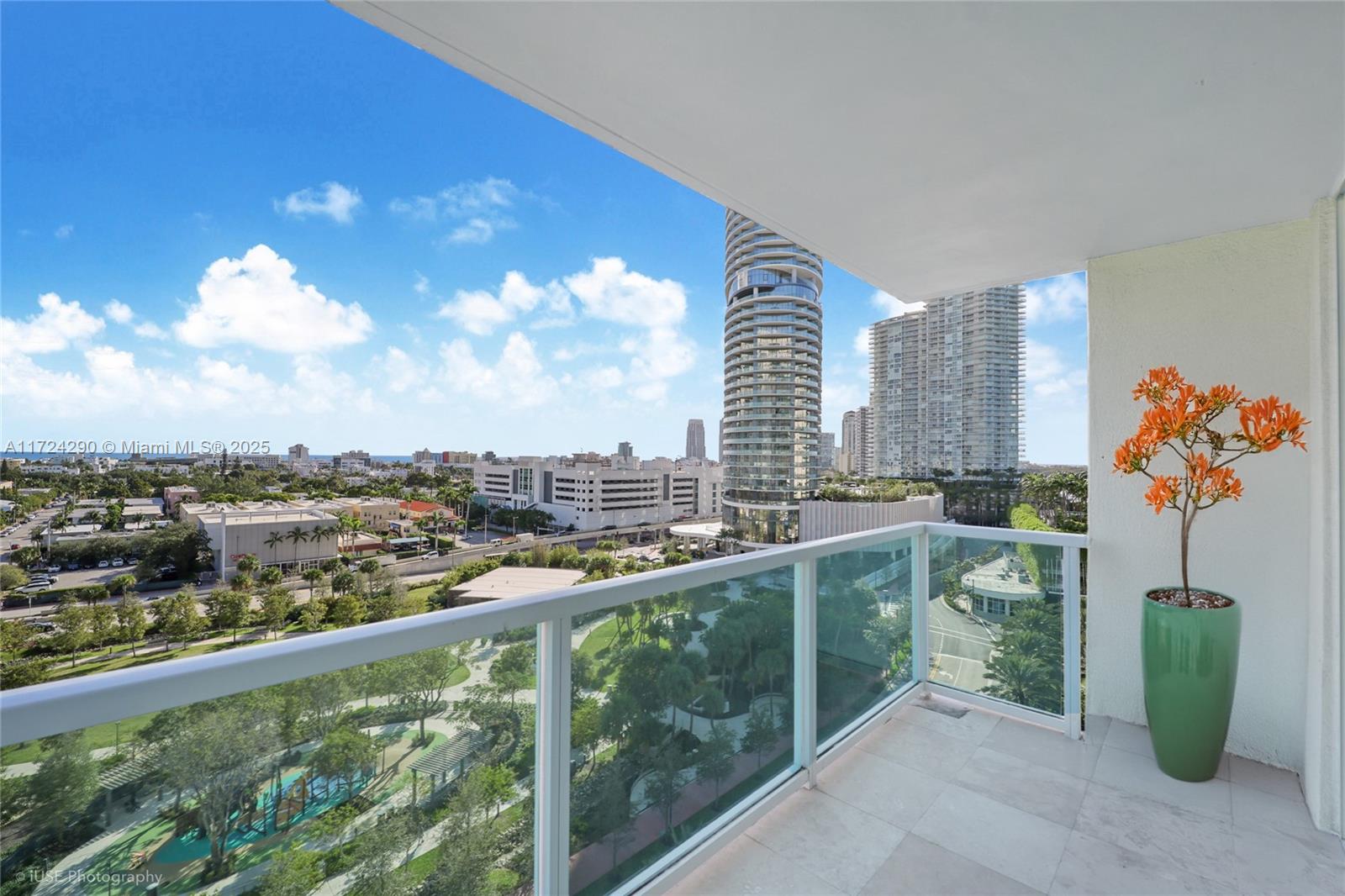 Property for Sale at 650 West Ave 1104, Miami Beach, Miami-Dade County, Florida - Bedrooms: 2 
Bathrooms: 2  - $899,000