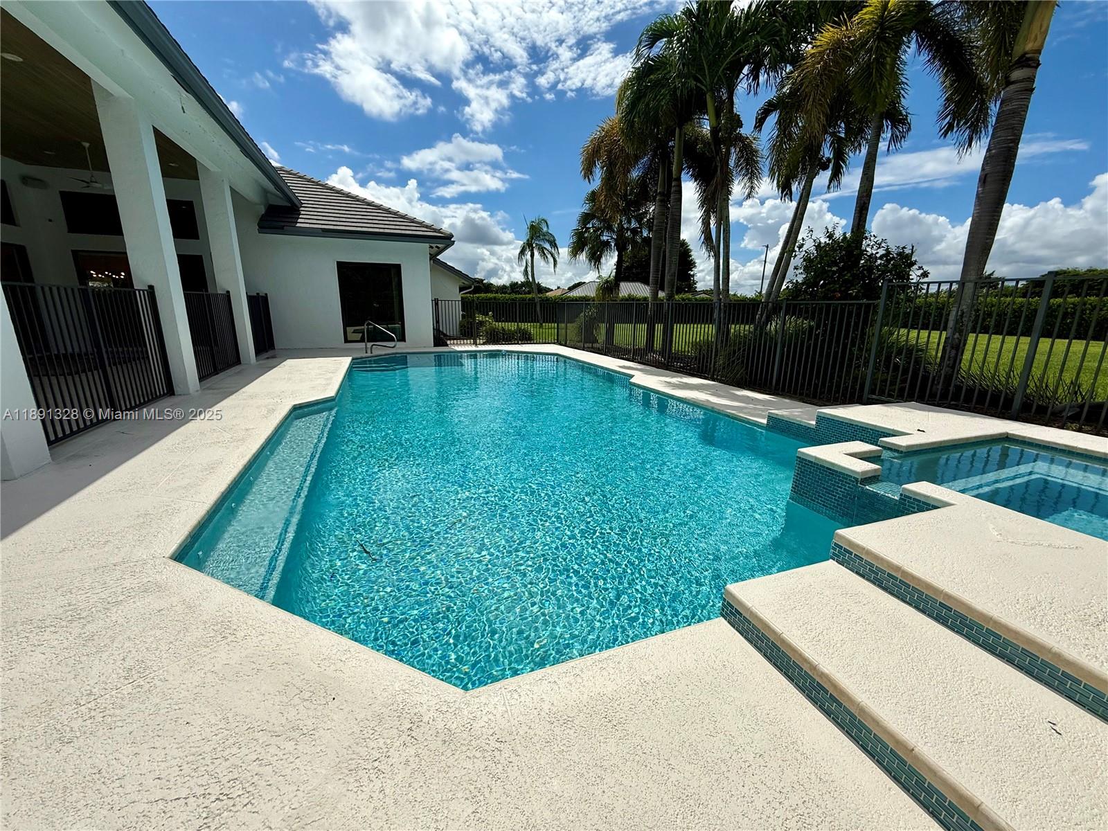 PADDOCK PARK 2 OF WELLING - Residential