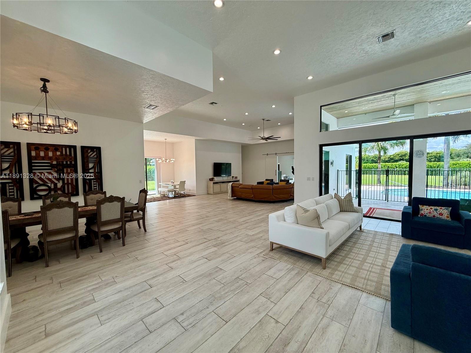 PADDOCK PARK 2 OF WELLING - Residential