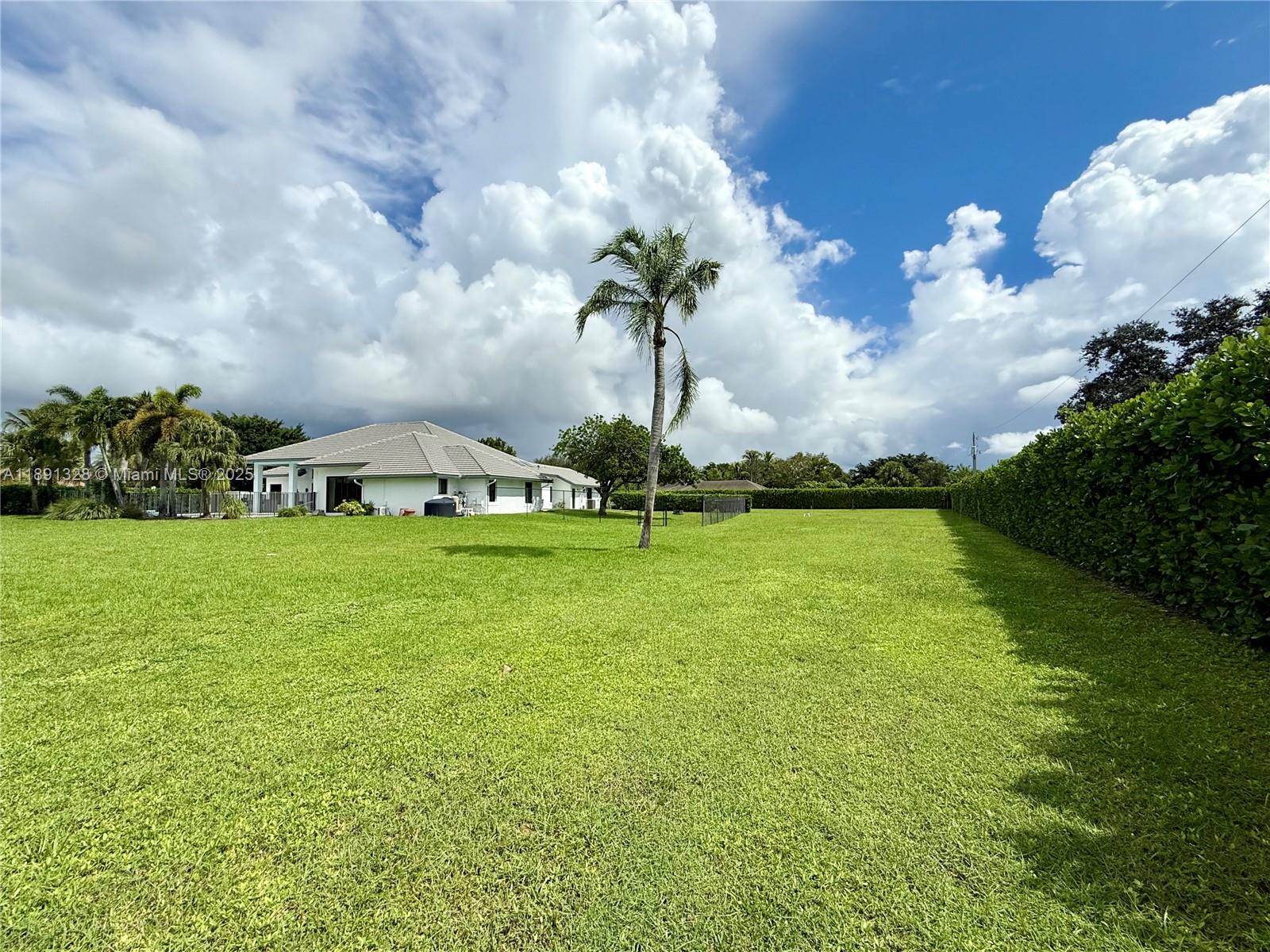 PADDOCK PARK 2 OF WELLING - Residential