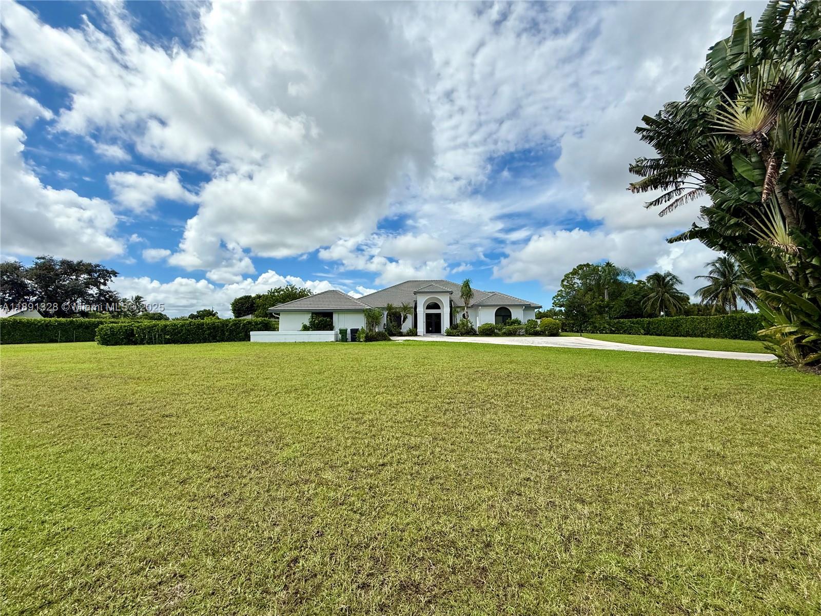 PADDOCK PARK 2 OF WELLING - Residential